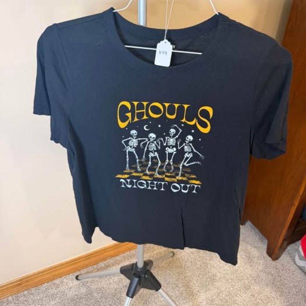 Old Navy Everywear Large Ghouls Night Out Graphic T-Shirt
